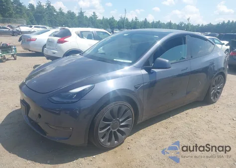 2023 Tesla Model Y Performance Dual Motor All-Wheel Drive z USA, uszkodzony, nr VIN 7SAYGDEF9PF614739